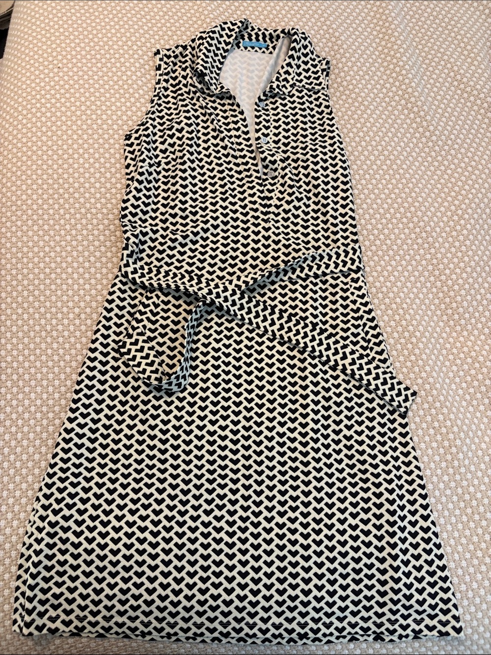 Sleeveless Midi Dress with Black and White Heart Pattern and Self Tie